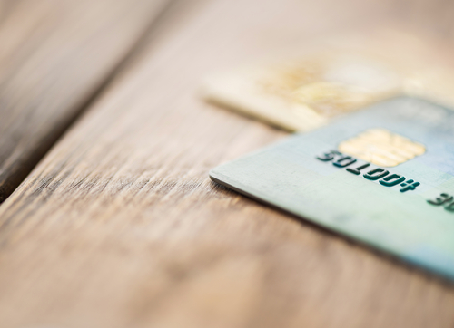 Cartes et solutions de paiement : maîtrisez vos dépenses avec la carte Visa à autorisation systématique